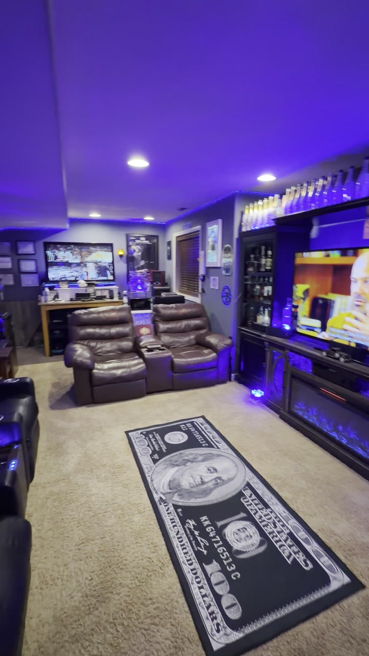 Dee Holloway's Cigar Room