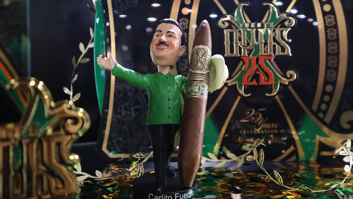 Unboxing The Fuente Fuente OpusX La Familia 25 Years