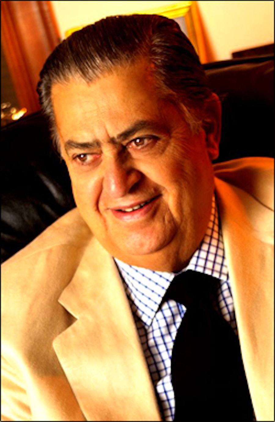 Eduardo León Dies