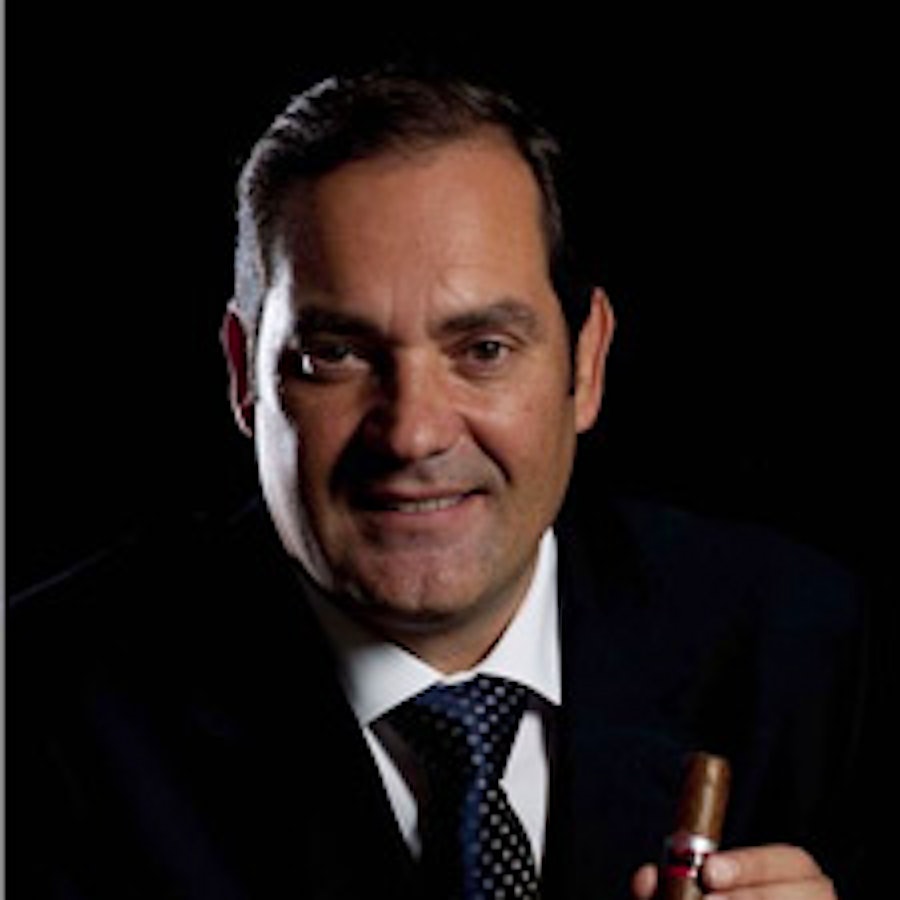 Guillermo León Buys La Aurora