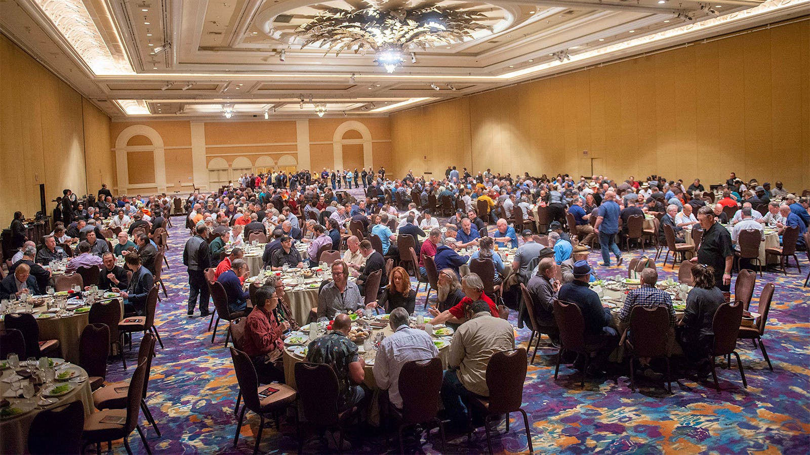 Next, Big Smoke attendees fill into the Mirage convention hall for a hearty steak lunch hosted by Micallef Cigar.