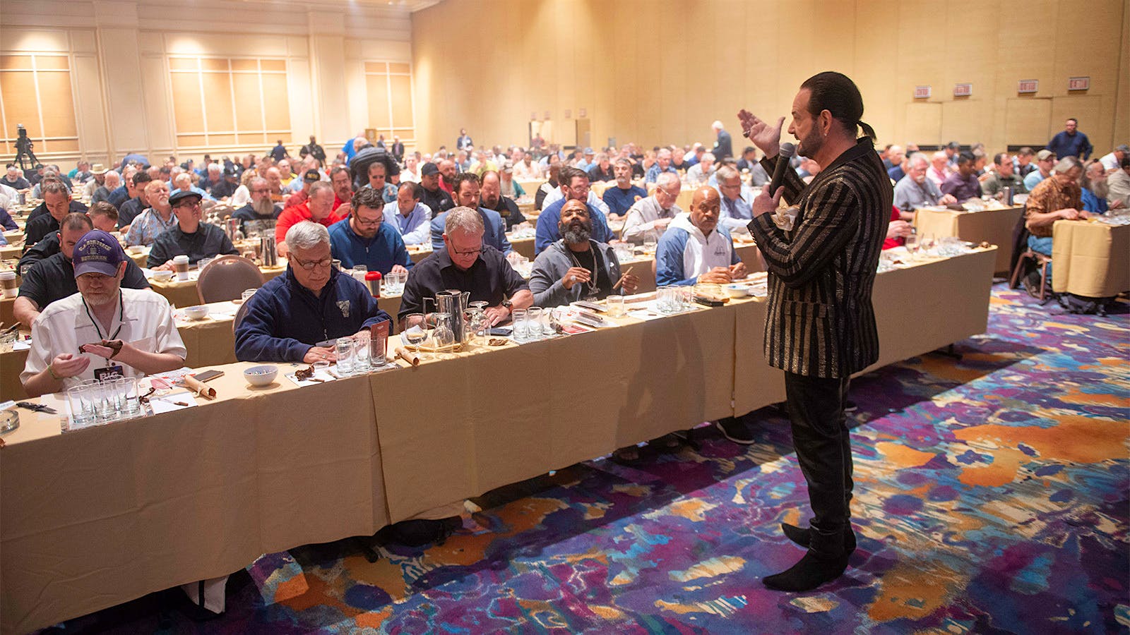 Michael Giannini of Ventura Cigar Co. welcomes guests to the Roll Your Own Seminar.