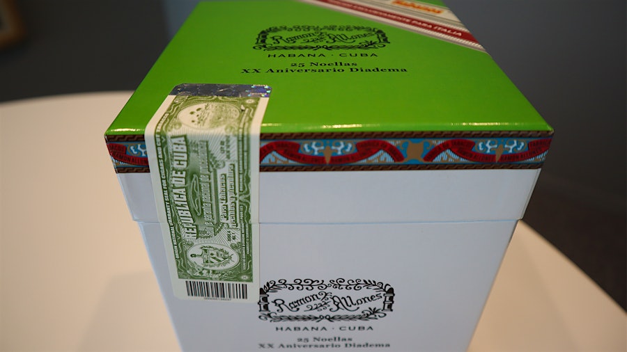 VIDEO: Unboxing Italy’s Ramon Allones Noellas Jar