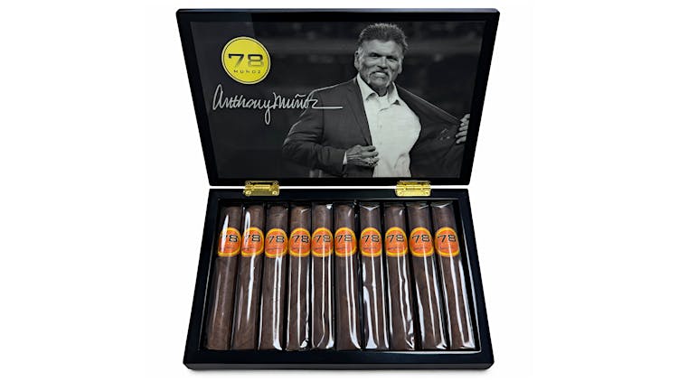 La Aurora To Release A New Cigar Honoring Pro Football Hall Of Famer Anthony Muñoz